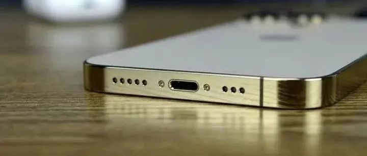 USB-C 口 iPhone 12 正式开售，仅需...