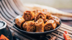 绝味VS周黑鸭VS煌上煌：“暴雷”后谁还能打？